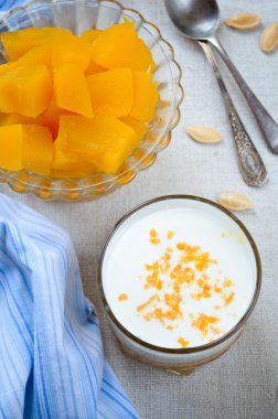 tatlı kabak krem smoothies ve kalın Yunan yoğurt