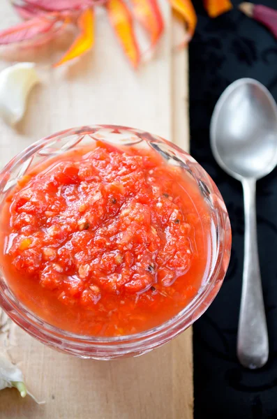 Chutney de tomate fresco com alho — Fotografia de Stock