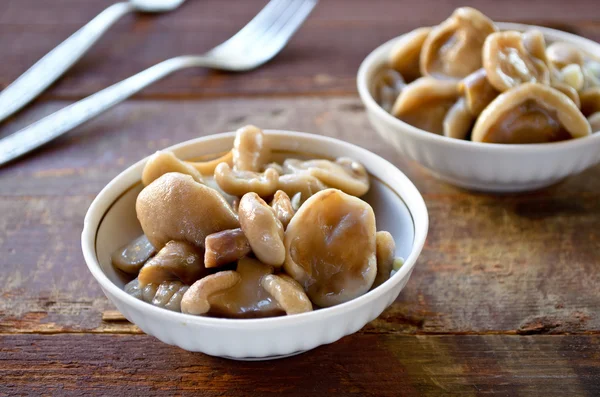Pickled mushrooms with garlic in white bowl — Stock Photo, Image