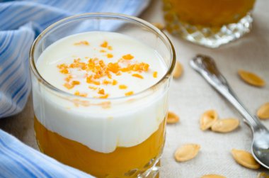 tatlı kabak krem smoothies ve kalın Yunan yoğurt