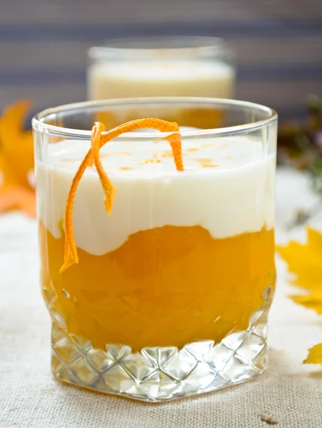 Sweet pumpkin cream smoothies and thick greek yougurt — Stock Photo, Image