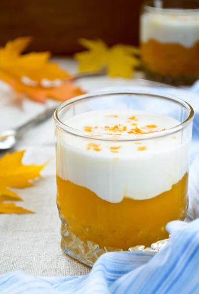 Sweet pumpkin cream smoothies and thick greek yougurt — Stock Photo, Image