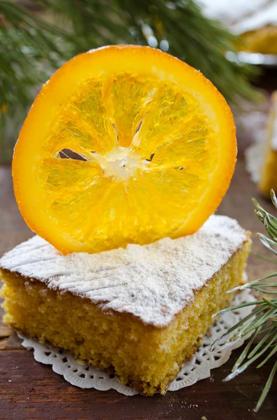 Помаранчевий торт з карамелізованими апельсинами, різдвяна прикраса — стокове фото