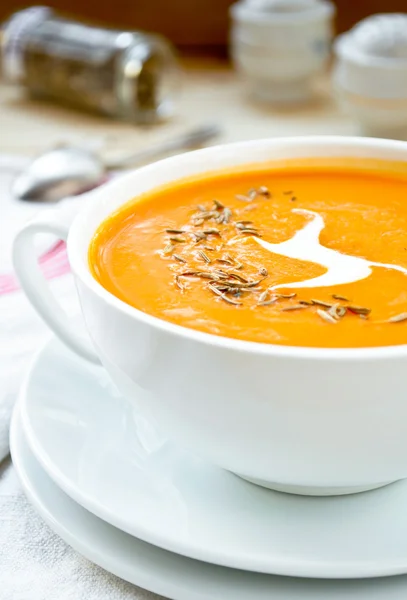 Vegetarian carrot-pumpkin cream soup with garlic and cumin — Stock Photo, Image