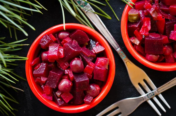 Traditioneller ukrainischer Rote-Bete-Salat Seidenreiher — Stockfoto