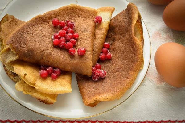 Buckwheat pancakes with frozen berries — 图库照片