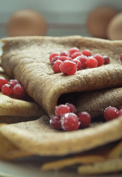 Buckwheat pancakes with frozen berries — ストック写真