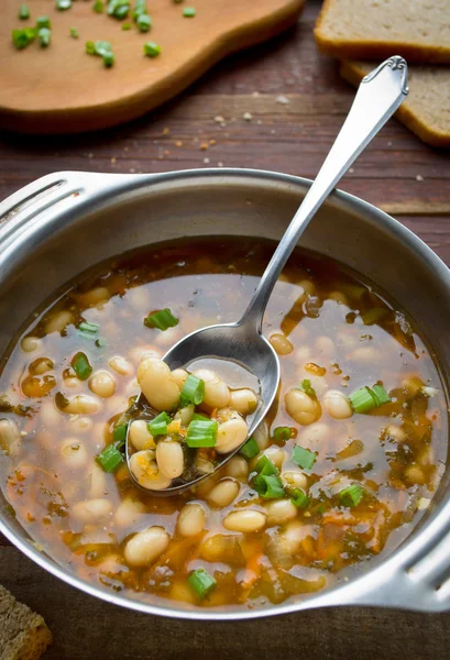 Vegetarian soup with beans and vegetables — Stock Photo, Image