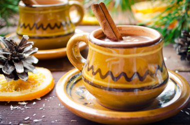 Rustik bir eşya tarçın ile sıcak çikolata