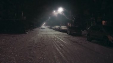 bir kar fırtınası sırasında şehir yol