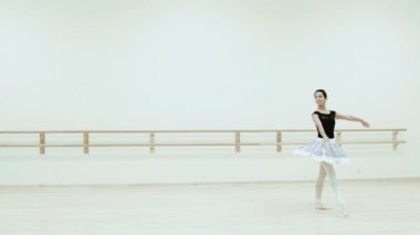 Kraliyet balerin bir yordamını gerçekleştiren