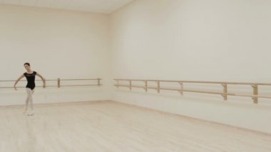 Kraliyet balerin bir yordamını gerçekleştiren