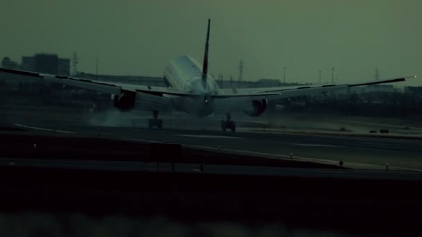 Stora jumbojet landning — Stockvideo