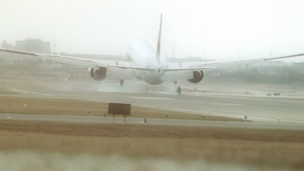 Landung eines Jumbojets — Stockvideo