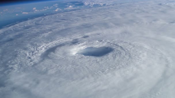 Closeup obrovský hurikán — Stock video