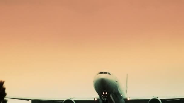 Великий комерційний пасажирський літак — стокове відео