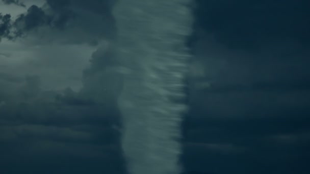 Stormachtige tornado vortex — Stockvideo