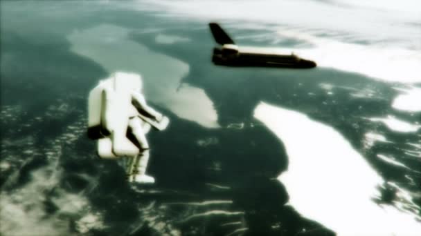 宇宙飛行士が宇宙遊泳のために行く — ストック動画