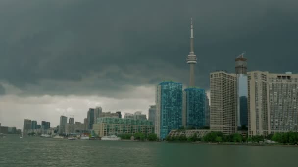 Bir feribot görüldüğü gibi Toronto — Stok video