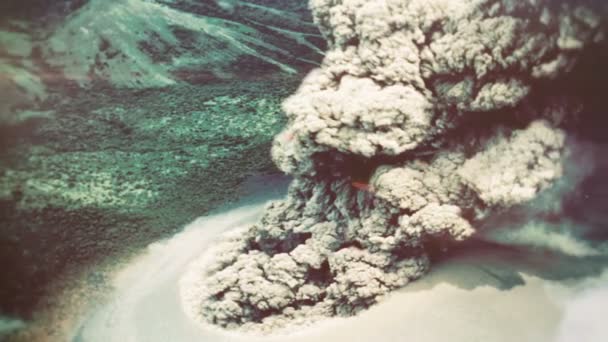 Sopka Erupting zblízka — Stock video