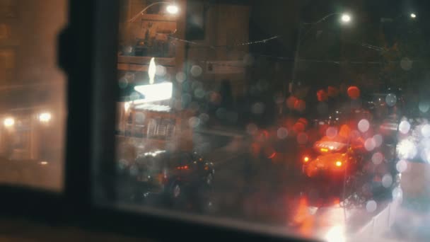 Defocused syn på ett gathörn — Stockvideo