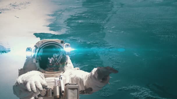 Astronauta che fa una passeggiata nello spazio — Video Stock