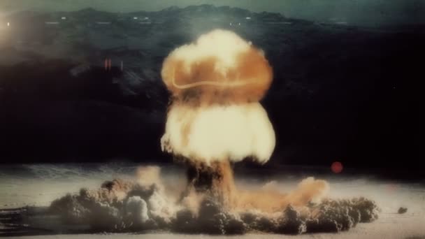 Une bombe atomique qui explose . — Video