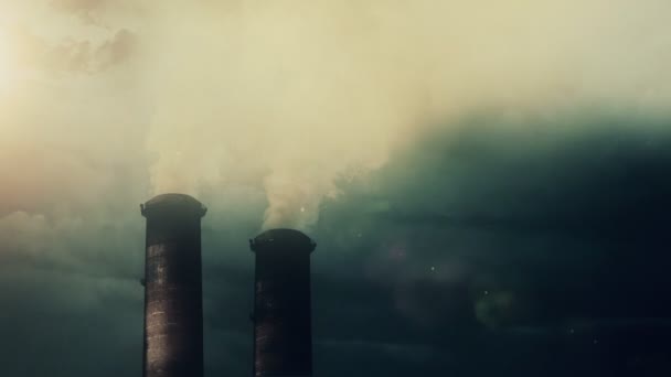 Велика електростанція з димом — стокове відео