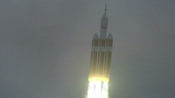 Запуск космічного корабля НАСА Оріона. — стокове відео
