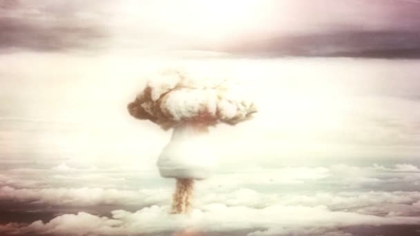 une bombe atomique qui explose .