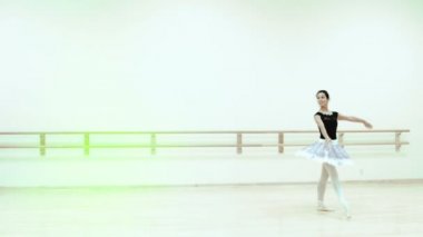 Kraliyet balerin bir yordamını gerçekleştiren