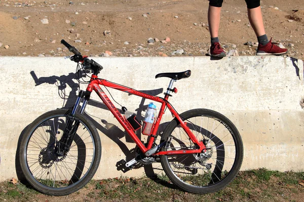 Se a bicicleta na beira da estrada — Fotografia de Stock