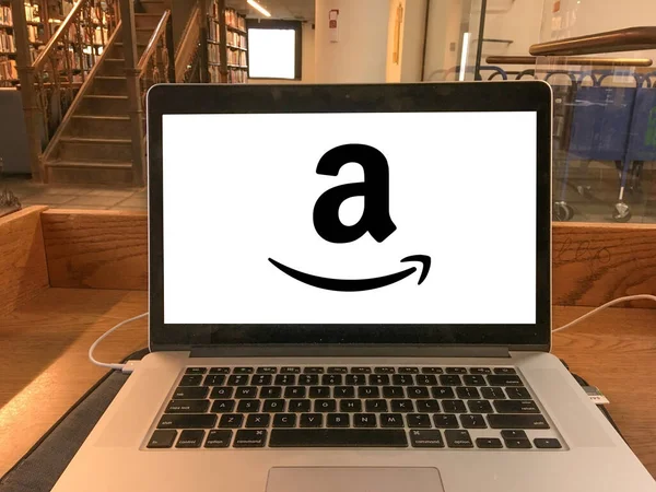 Amazon logosu editör çizimi
