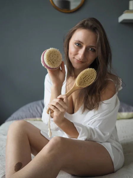 Young Woman Doing Face Body Massage Cellulite Massage Dry Brush — 스톡 사진