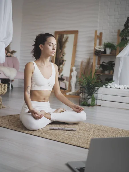 Evde çevrimiçi çalışmalar