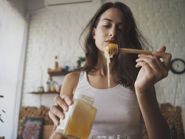 Young Vegetarian Woman Preparing Herself Delicious Healthy Breakfast — Foto de Stock