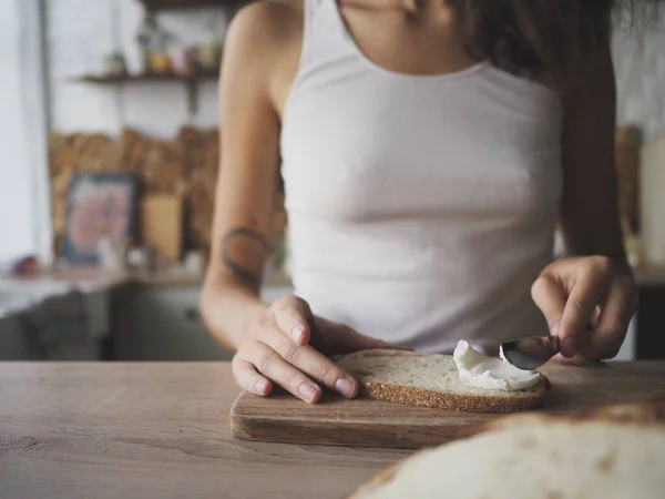 Young Vegetarian Woman Preparing Herself Delicious Healthy Breakfast — Zdjęcie stockowe