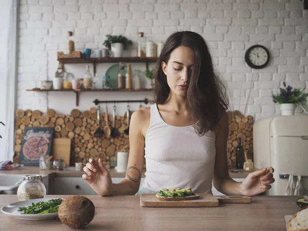 Young Vegetarian Woman Preparing Herself Delicious Healthy Breakfast — kuvapankkivalokuva