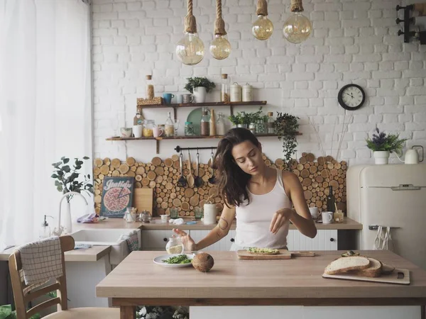 Young Vegetarian Woman Preparing Herself Delicious Healthy Breakfast — Zdjęcie stockowe