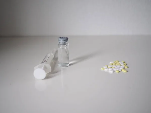 Egy Maréknyi Tabletta Depressziótól Altatóktól Immunitástól Telemedicina Orvos Csatolt Gyógyszerek — Stock Fotó