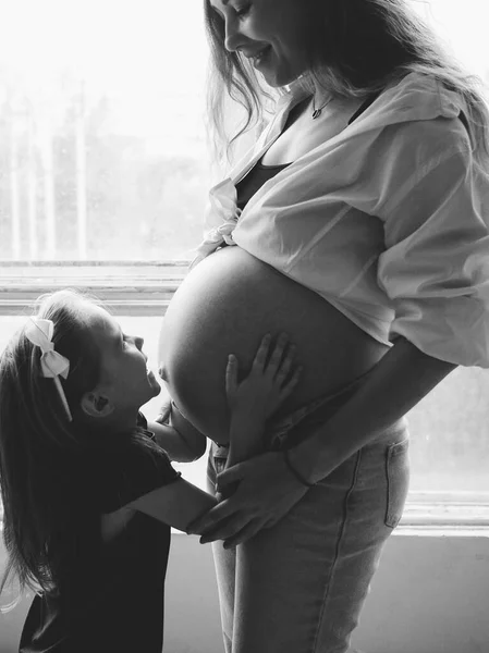 Little Girl Daughter Hugs Pregnant Mom — Stock Photo, Image