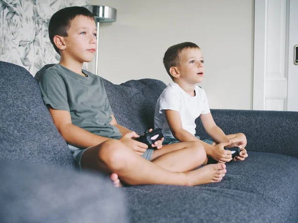 Niños Juegan Juegos Ordenador Consola Joystick —  Fotos de Stock