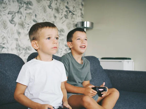 Kinderen Spelen Computer Spelletjes Joystick Console — Stockfoto