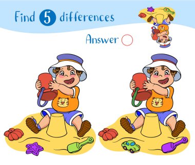 10 farklılık bul. Çocuklar için eğitici bir oyun. Şortlu, tişörtlü ve panama şapkalı mutlu çocuk kumlarda ve oyuncaklarda oynuyor..