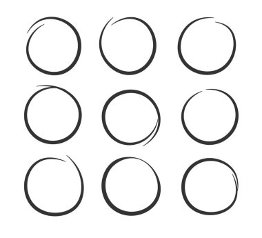 Elle çizilmiş siyah ışık çemberi koleksiyonu. İşaretler, vuruşlar. Beyaz arkaplanda izole edilmiş tasarım ögeleri.