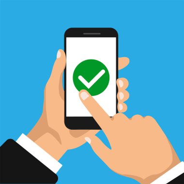 Akıllı telefon ve parmak ekranı tutan eller. Akıllı telefon ekranındaki kutucuğu işaretle. Liste konsepti için. İş adamı düğmeye basar ve ona tıklar.