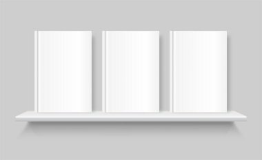 Kitaplıkta beyaz boş kitaplar. Kitabın boş kapağı. Gri duvarda raflar.