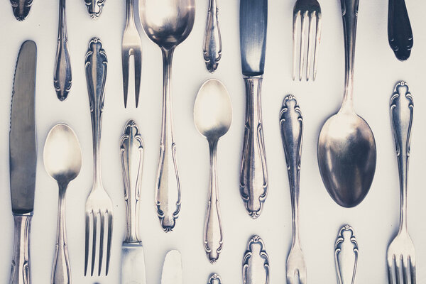 красивые старые серебряные столовые приборы - фильтр винтажного стиля
 