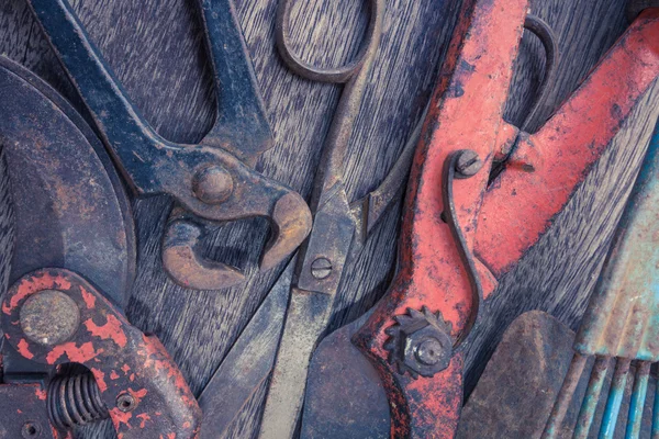 Herramientas antiguas primer plano - colección de herramientas vintage —  Fotos de Stock