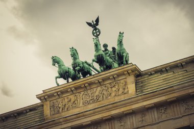 Berlin brandenburg kapısı (Brandenburger Tor) üst